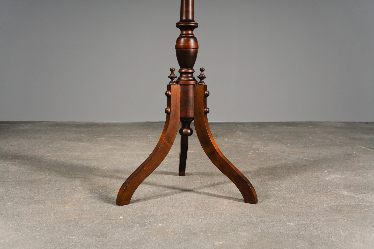 Schönes Paar Beistelltische, zweite Hälfte 19. Jahrhundert &amp; zweite Hälfte des 20.Jahrhunderts - Antik Tisch Konsole Blumen Vintage Alt MÖBLINGER