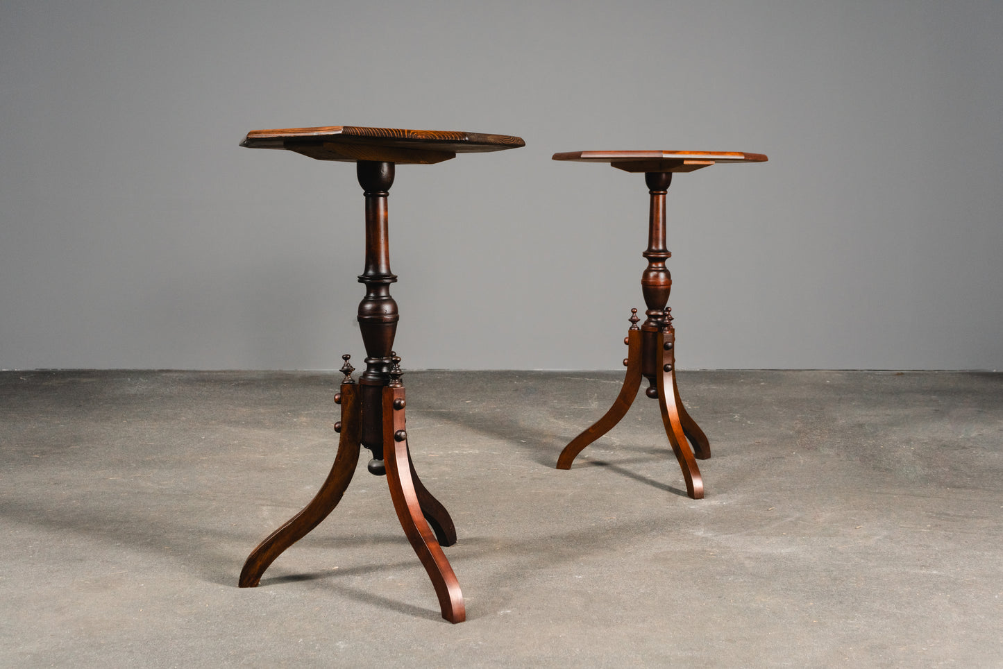 Schönes Paar Beistelltische, zweite Hälfte 19. Jahrhundert &amp; zweite Hälfte des 20.Jahrhunderts - Antik Tisch Konsole Blumen Vintage Alt MÖBLINGER