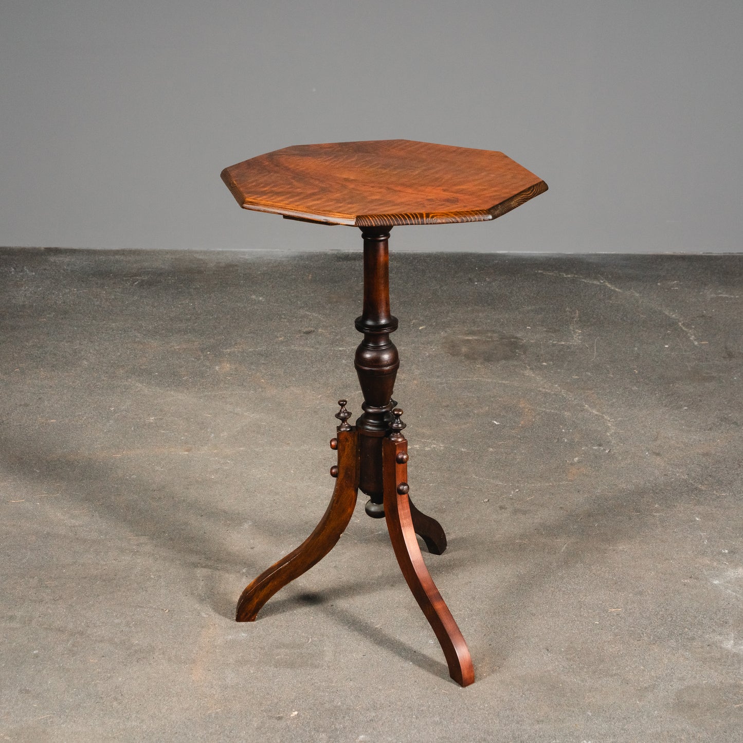 Schönes Paar Beistelltische, zweite Hälfte 19. Jahrhundert &amp; zweite Hälfte des 20.Jahrhunderts - Antik Tisch Konsole Blumen Vintage Alt MÖBLINGER