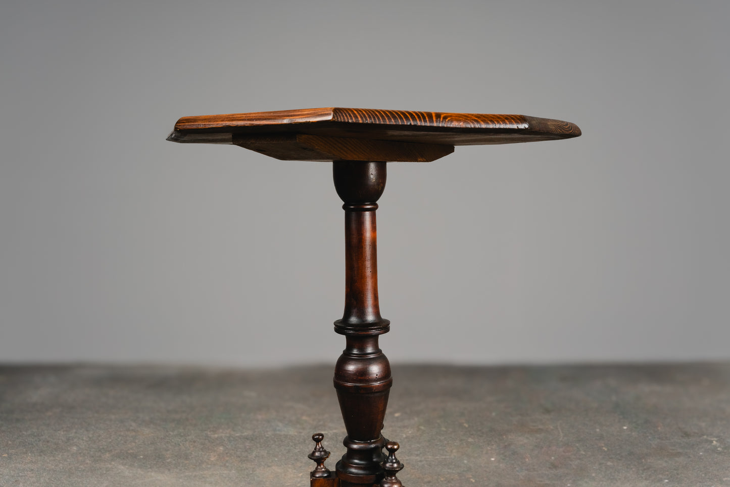 Schönes Paar Beistelltische, zweite Hälfte 19. Jahrhundert &amp; zweite Hälfte des 20.Jahrhunderts - Antik Tisch Konsole Blumen Vintage Alt MÖBLINGER