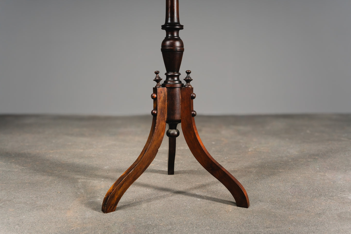 Schönes Paar Beistelltische, zweite Hälfte 19. Jahrhundert &amp; zweite Hälfte des 20.Jahrhunderts - Antik Tisch Konsole Blumen Vintage Alt MÖBLINGER