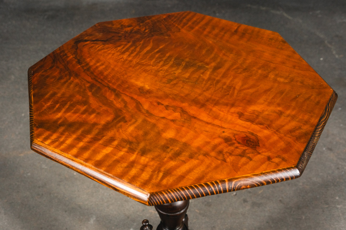 Schönes Paar Beistelltische, zweite Hälfte 19. Jahrhundert &amp; zweite Hälfte des 20.Jahrhunderts - Antik Tisch Konsole Blumen Vintage Alt MÖBLINGER