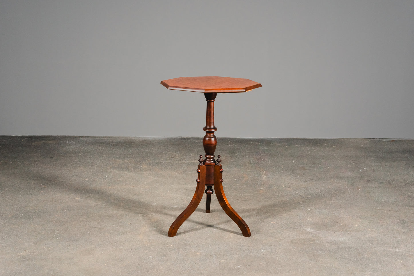 Schönes Paar Beistelltische, zweite Hälfte 19. Jahrhundert &amp; zweite Hälfte des 20.Jahrhunderts - Antik Tisch Konsole Blumen Vintage Alt MÖBLINGER