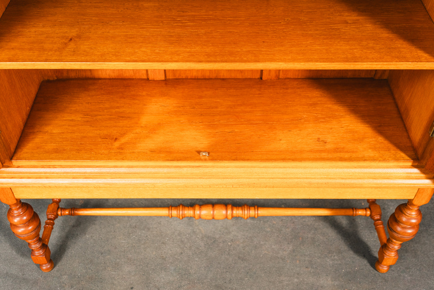 Stilvolle verglaste helle vintage Vitrine, Mitte des 20.Jahrhunderts - Eiche Schrank Regal Bücherschrank Alt Antik MÖBLINGER