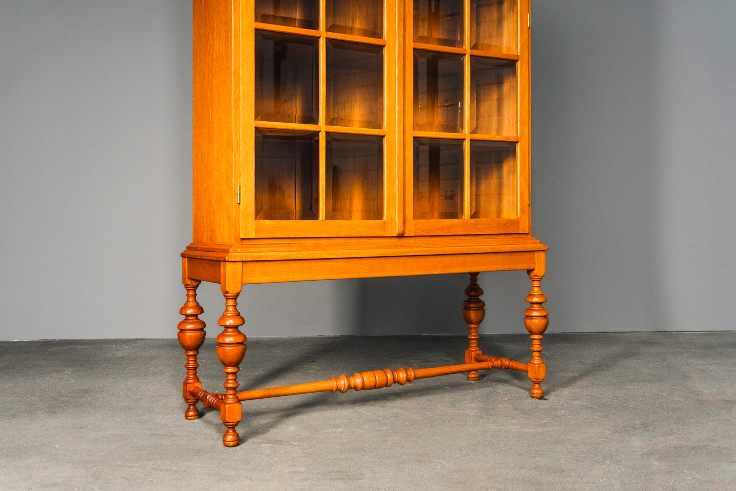 Stilvolle verglaste helle vintage Vitrine, Mitte des 20.Jahrhunderts - Eiche Schrank Regal Bücherschrank Alt Antik MÖBLINGER