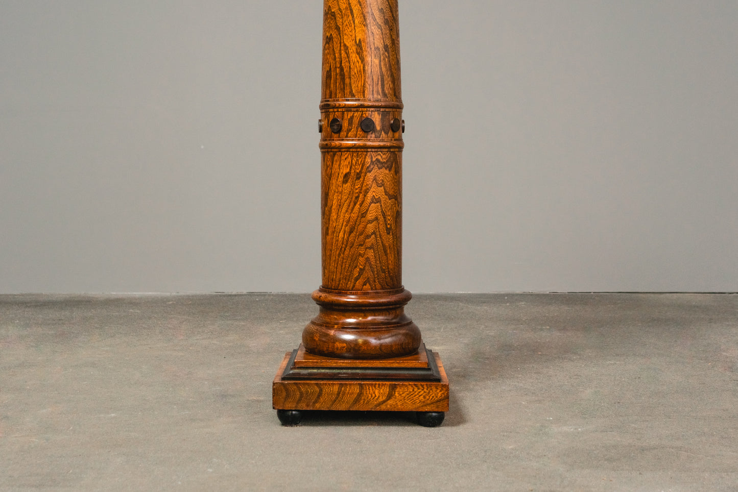 Schöne Antike Blumensäule, erste Hälfte des 20.Jahrhunderts - Dekoration Deko Säule Blumenständer Alt Antik MÖBLINGER