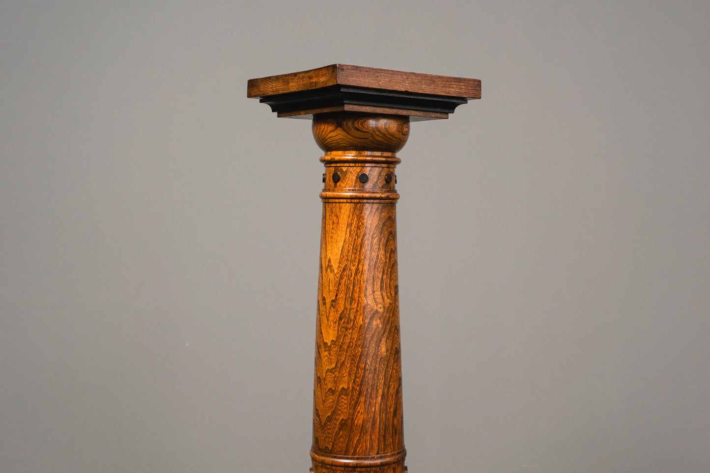 Schöne Antike Blumensäule, erste Hälfte des 20.Jahrhunderts - Dekoration Deko Säule Blumenständer Alt Antik MÖBLINGER