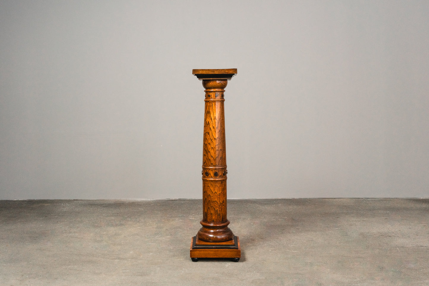 Schöne Antike Blumensäule, erste Hälfte des 20.Jahrhunderts - Dekoration Deko Säule Blumenständer Alt Antik MÖBLINGER