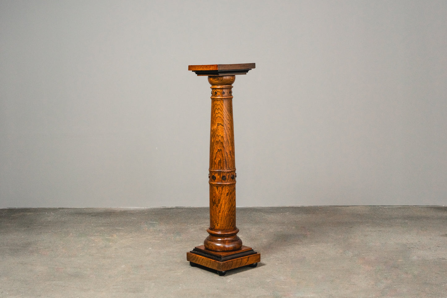 Schöne Antike Blumensäule, erste Hälfte des 20.Jahrhunderts - Dekoration Deko Säule Blumenständer Alt Antik MÖBLINGER