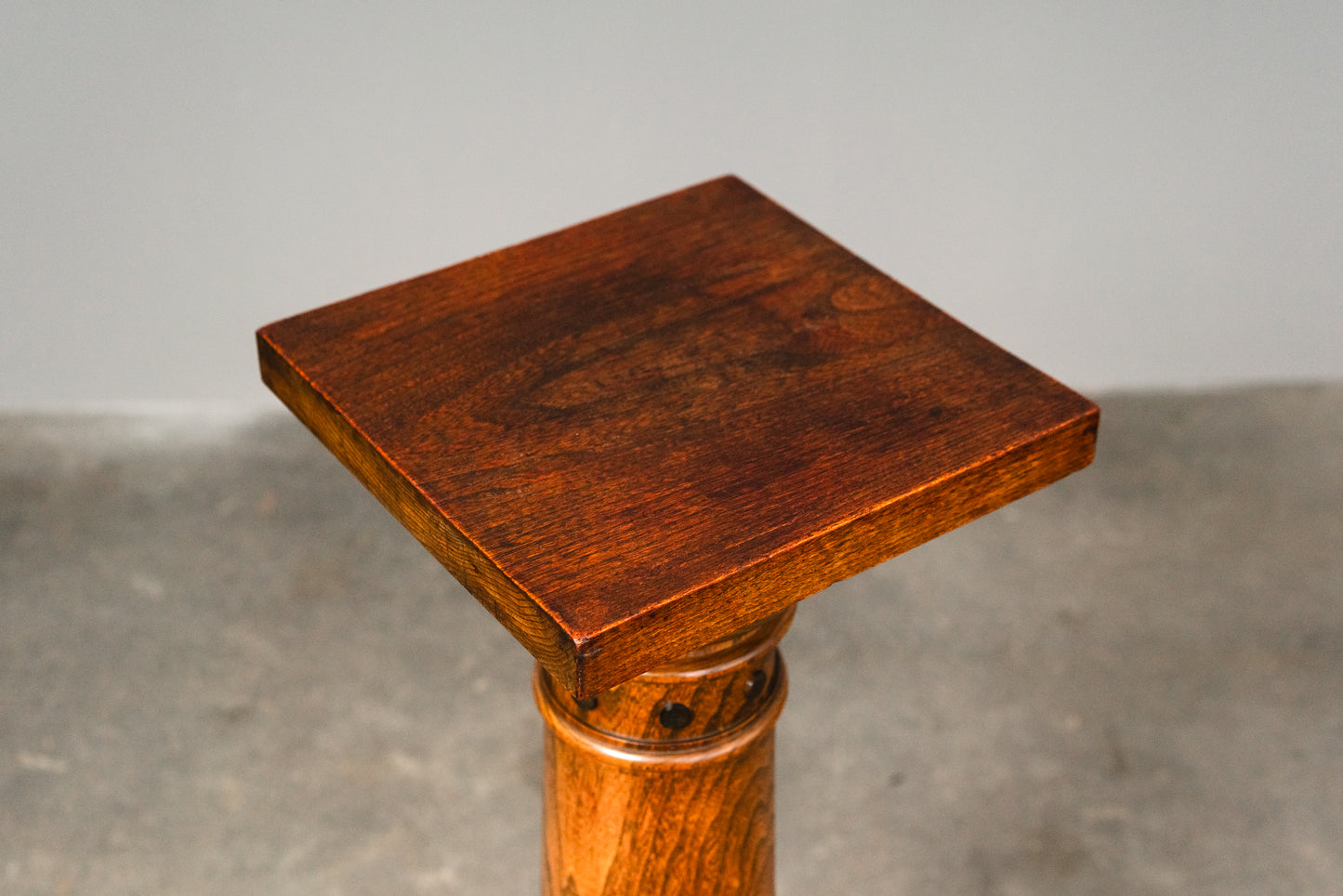 Schöne Antike Blumensäule, erste Hälfte des 20.Jahrhunderts - Dekoration Deko Säule Blumenständer Alt Antik MÖBLINGER