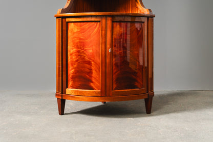Elegante Eckvitrine im Englischen Stil, zweite Hälfte des 20.Jahrhunderts - Eckschrank Schrank Vitrine Kommode Regal Alt Vintage MÖBLINGER