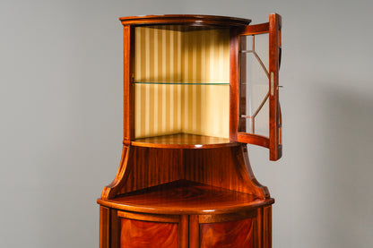 Elegante Eckvitrine im Englischen Stil, zweite Hälfte des 20.Jahrhunderts - Eckschrank Schrank Vitrine Kommode Regal Alt Vintage MÖBLINGER