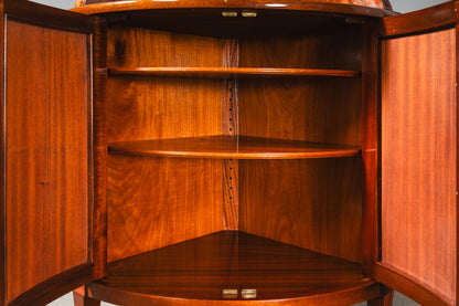 Elegante Eckvitrine im Englischen Stil, zweite Hälfte des 20.Jahrhunderts - Eckschrank Schrank Vitrine Kommode Regal Alt Vintage MÖBLINGER