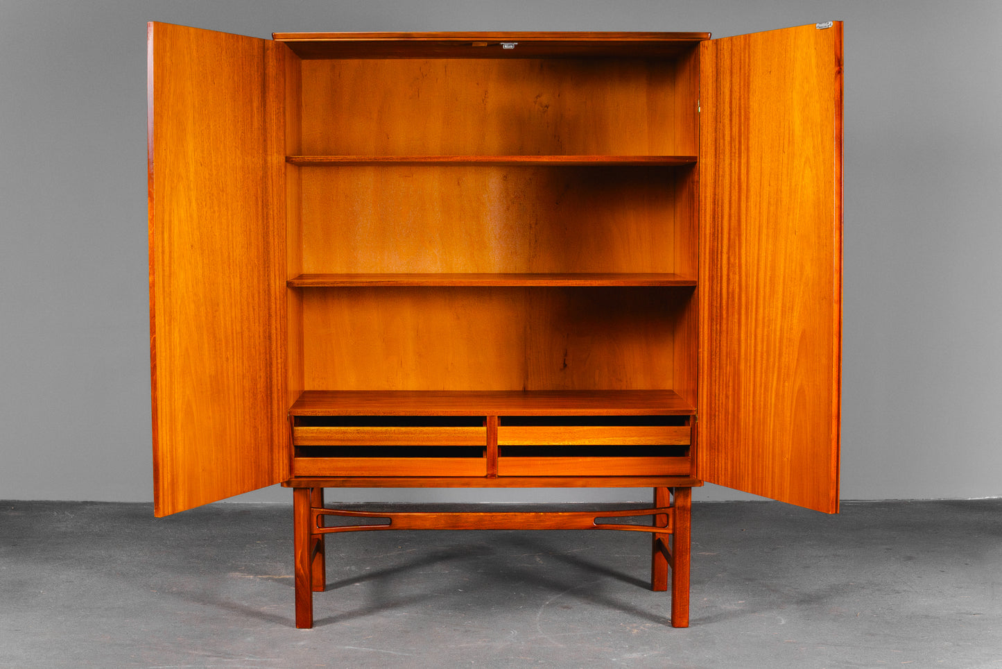 Stilvolles Vintage Highboard