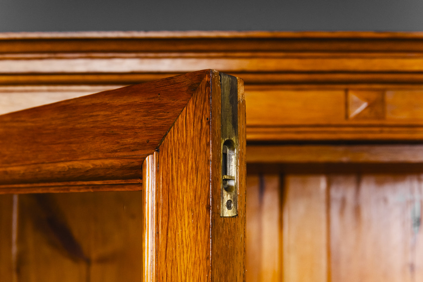 Eleganter Gründerzeit Bücherschrank