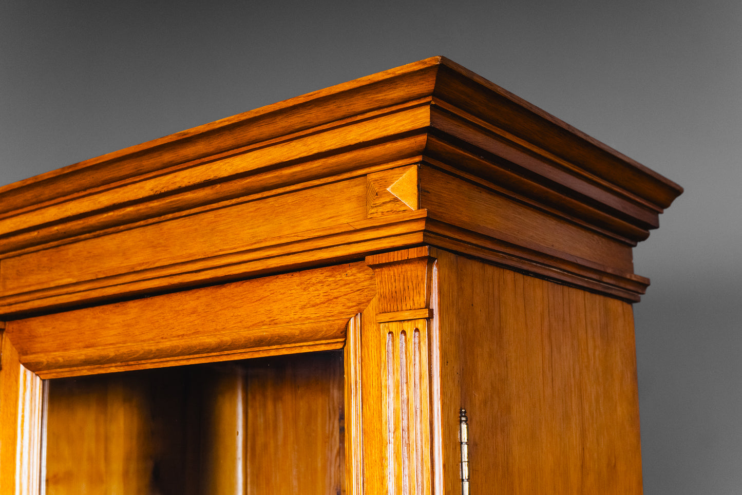 Eleganter Gründerzeit Bücherschrank