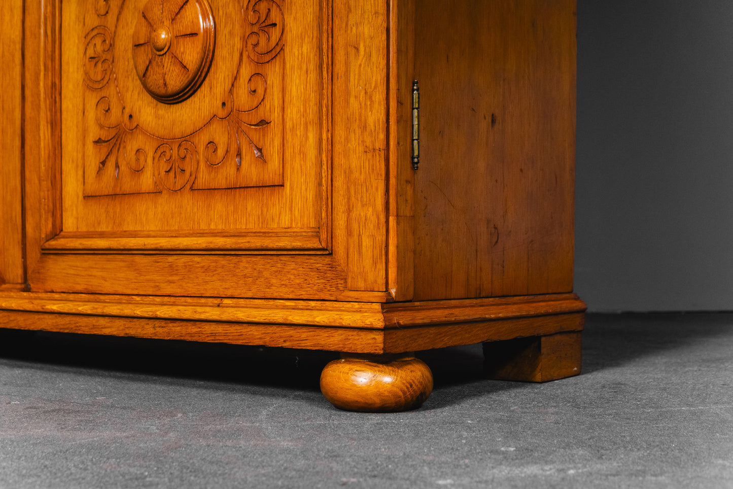 Eleganter Gründerzeit Bücherschrank