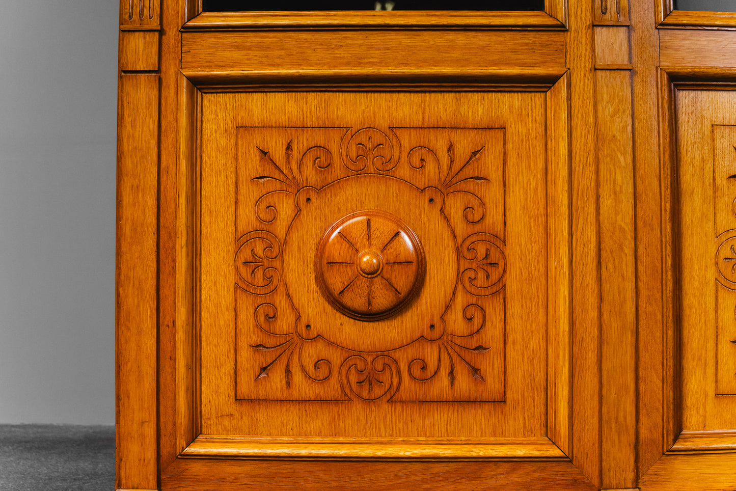 Eleganter Gründerzeit Bücherschrank