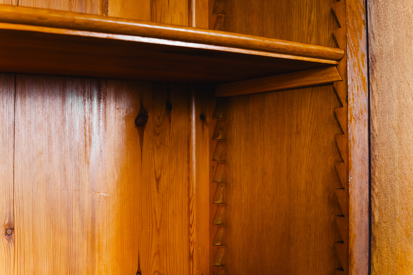 Eleganter Gründerzeit Bücherschrank