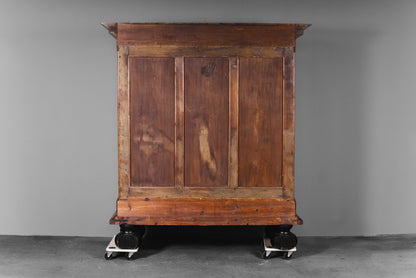 Wäscheschrank im Barockstil