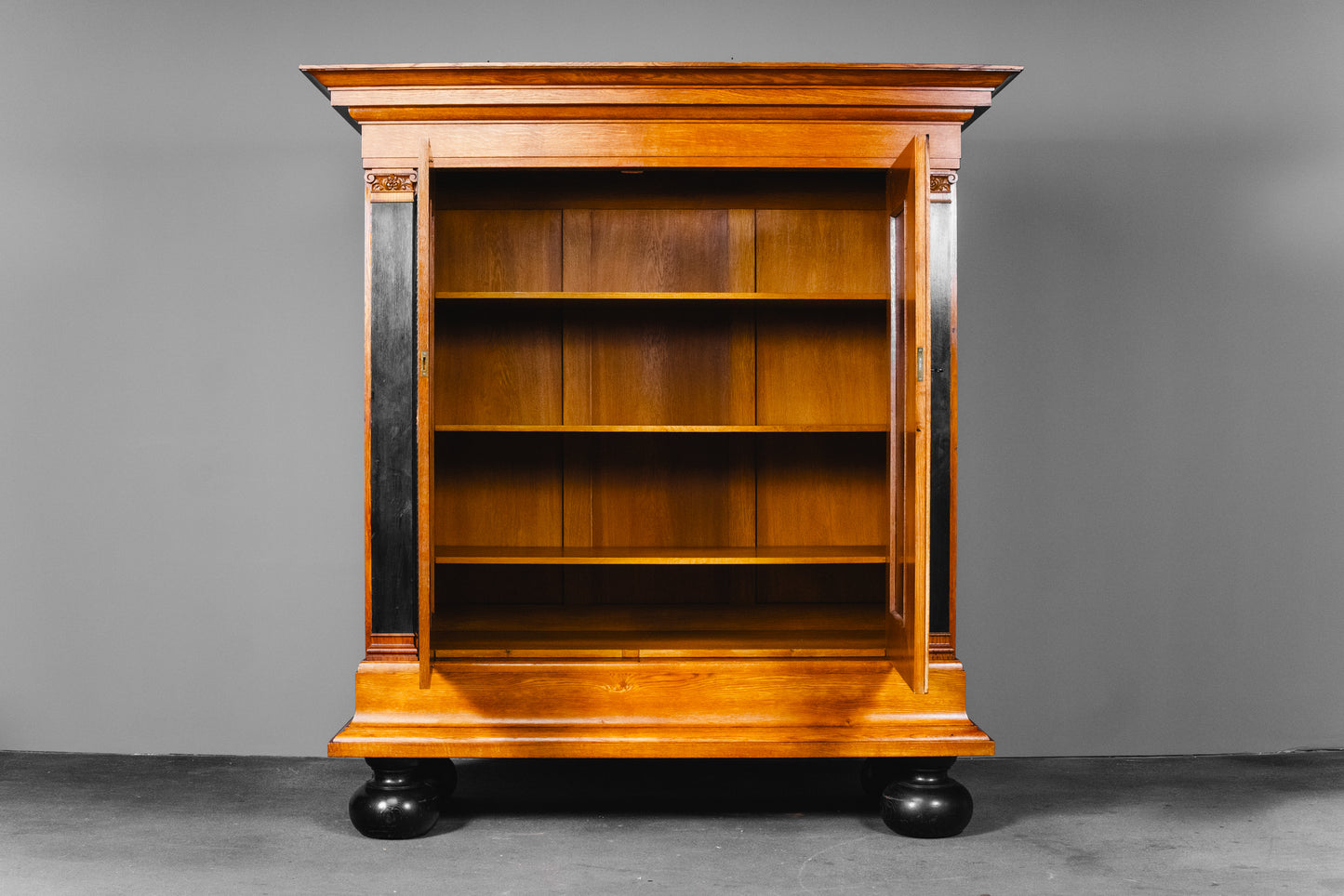 Wäscheschrank im Barockstil