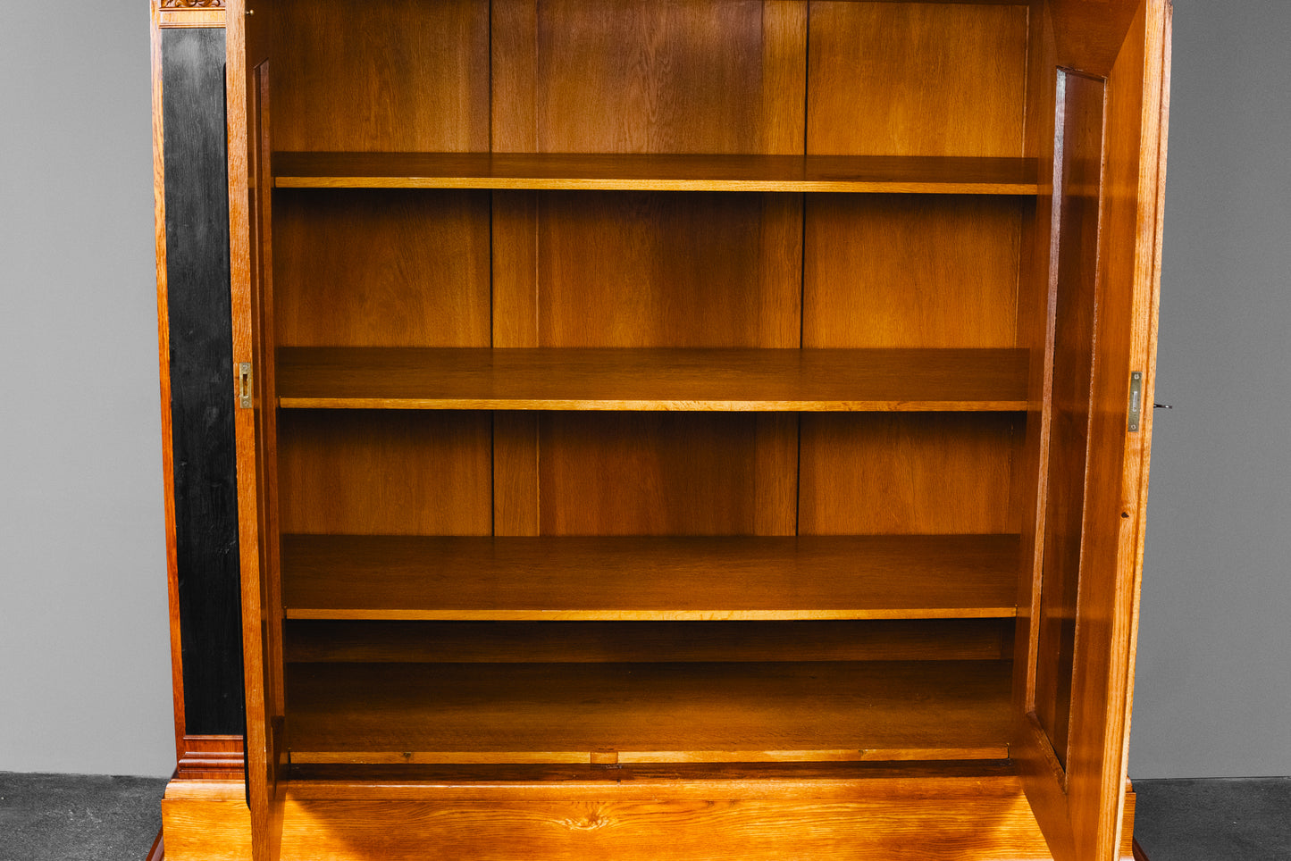Wäscheschrank im Barockstil