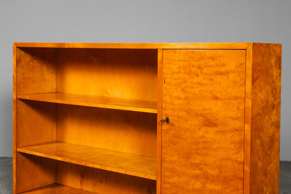 Stilvolles Mid-Century Bücherregal