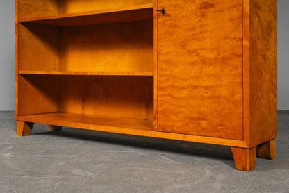 Stilvolles Mid-Century Bücherregal