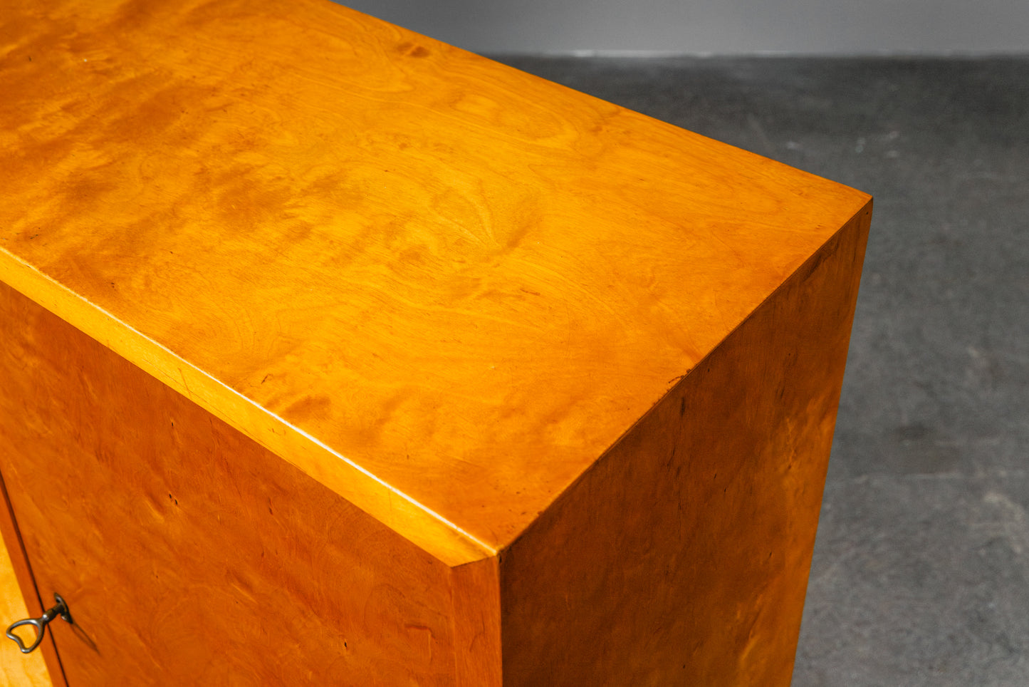 Stilvolles Mid-Century Bücherregal