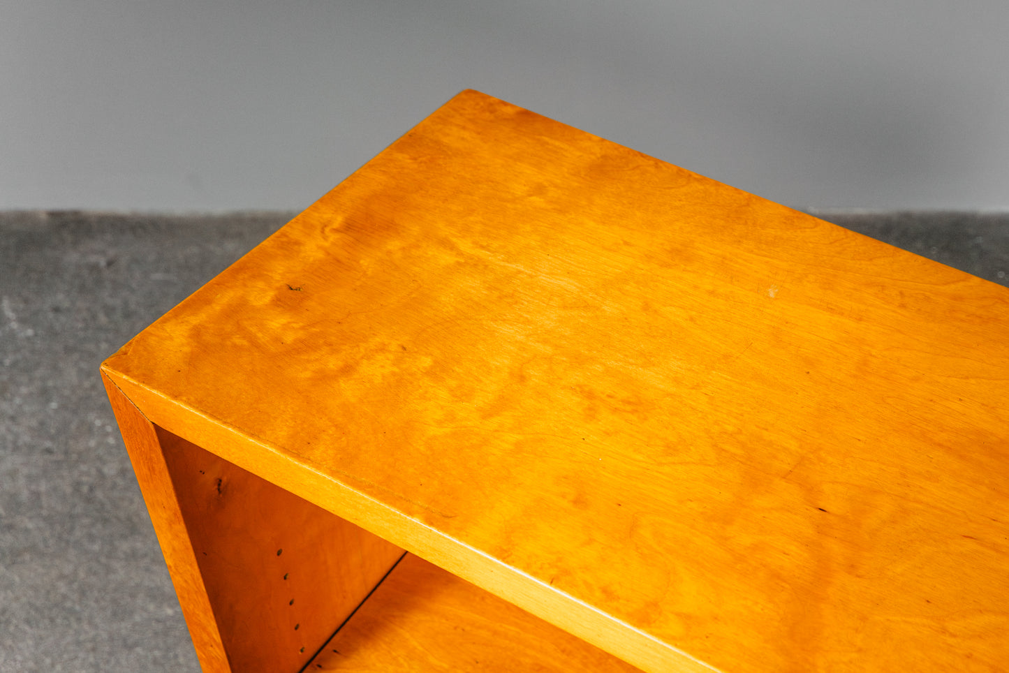 Stilvolles Mid-Century Bücherregal