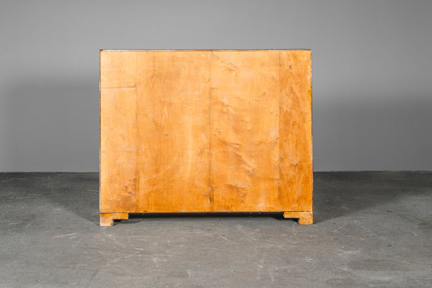 Schlichtes Art Déco Bücherregal