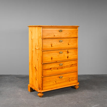 Praktische Kommode im Biedermeier Stil