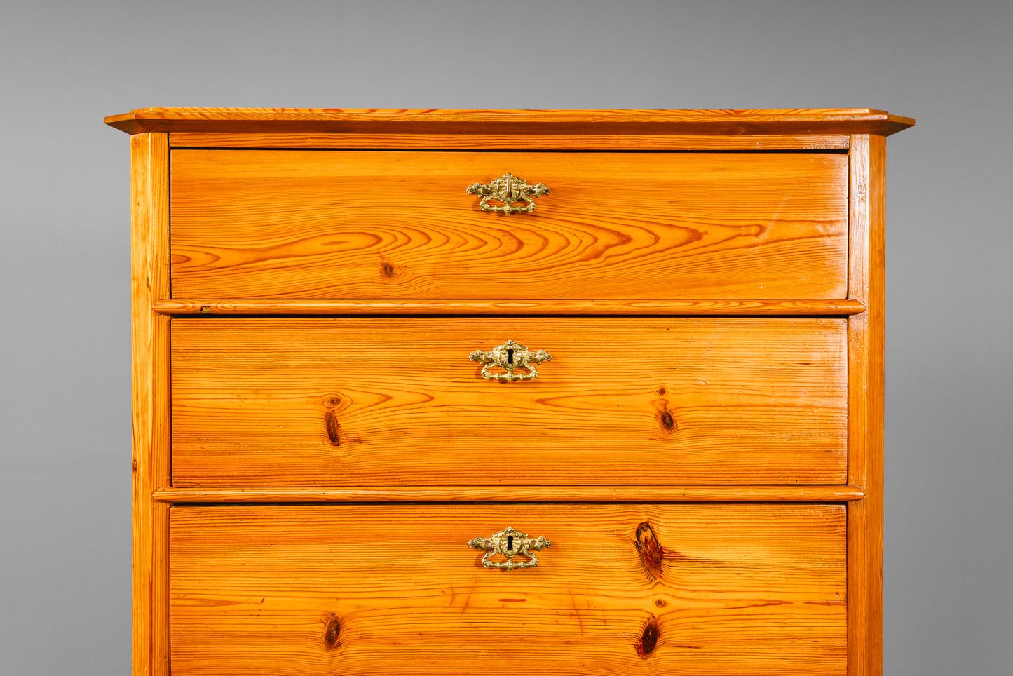 Praktische Kommode im Biedermeier Stil