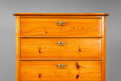 Praktische Kommode im Biedermeier Stil