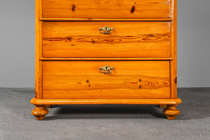 Praktische Kommode im Biedermeier Stil