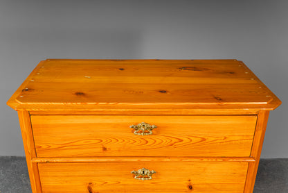 Praktische Kommode im Biedermeier Stil