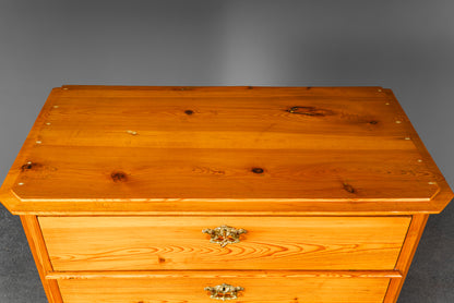 Praktische Kommode im Biedermeier Stil