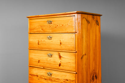Praktische Kommode im Biedermeier Stil