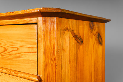 Praktische Kommode im Biedermeier Stil