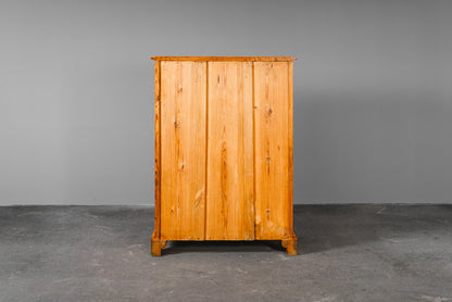 Praktische Kommode im Biedermeier Stil