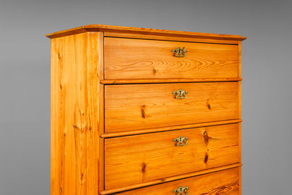Praktische Kommode im Biedermeier Stil