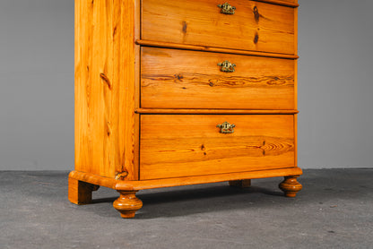 Praktische Kommode im Biedermeier Stil