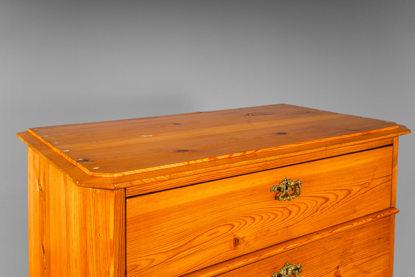 Praktische Kommode im Biedermeier Stil