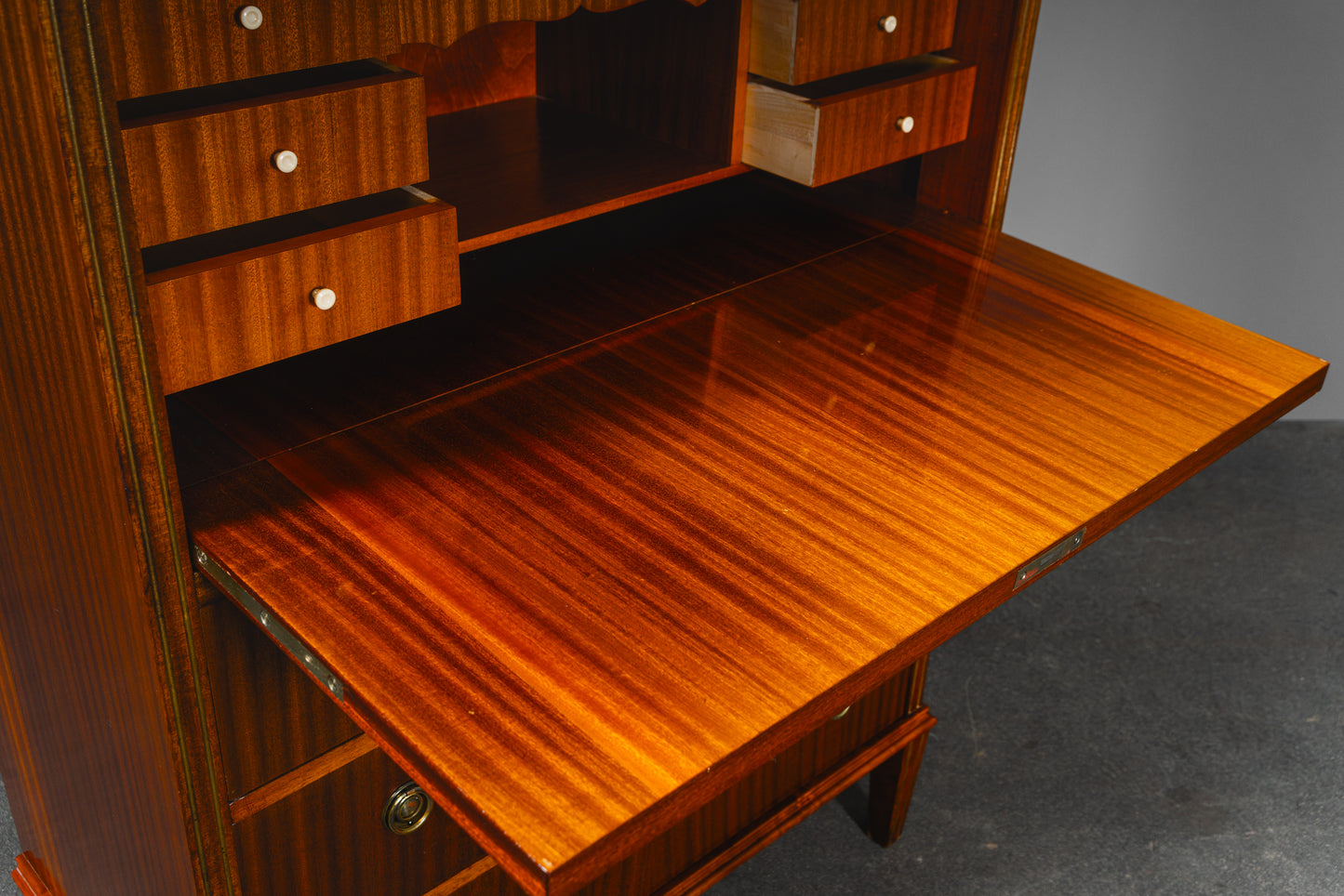 Sekretär im Biedermeier Stil