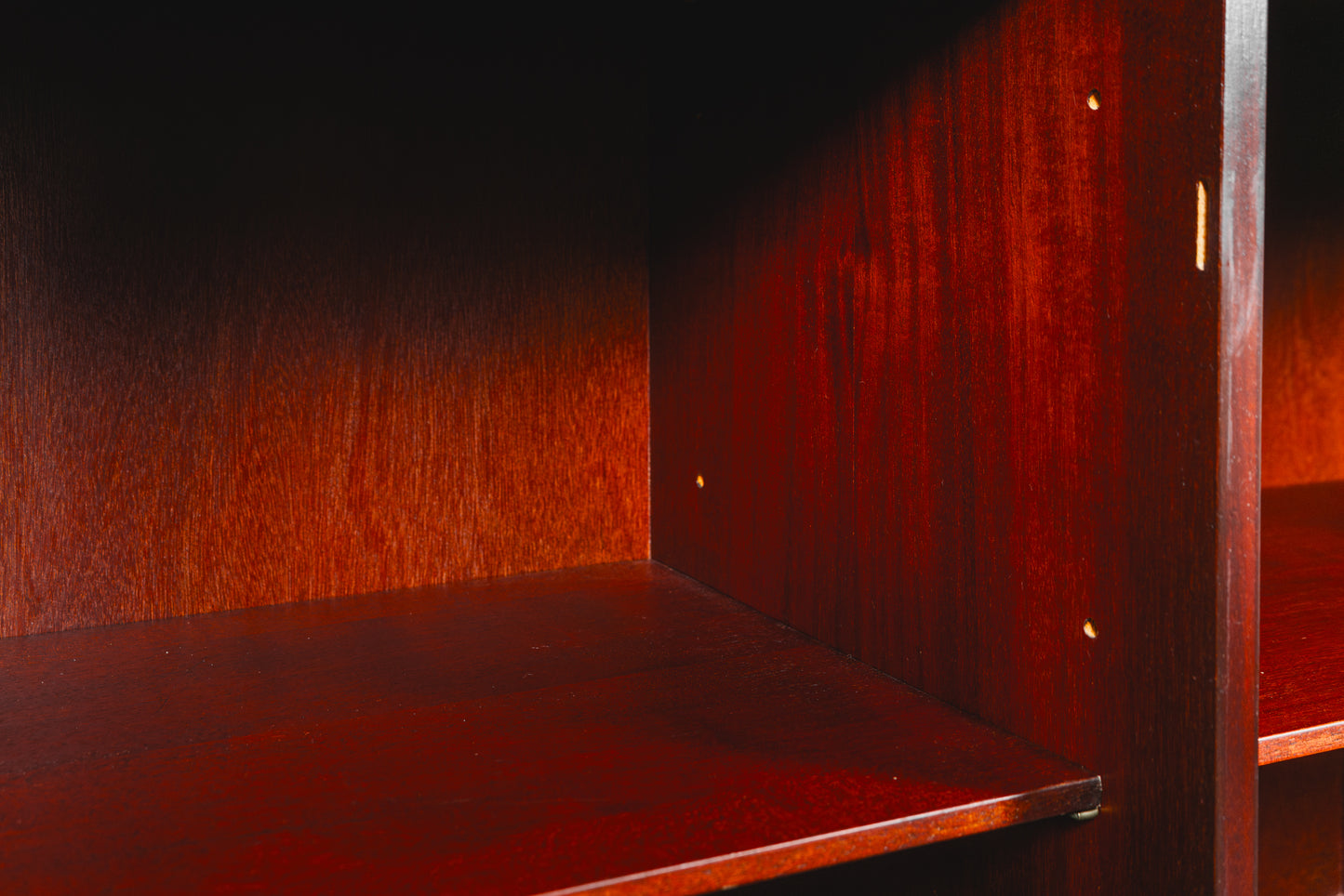 Eleganter Vitrinenschrank im Antik Stil