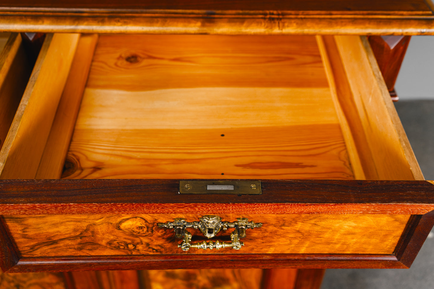 Praktische Gründerzeit Kommode