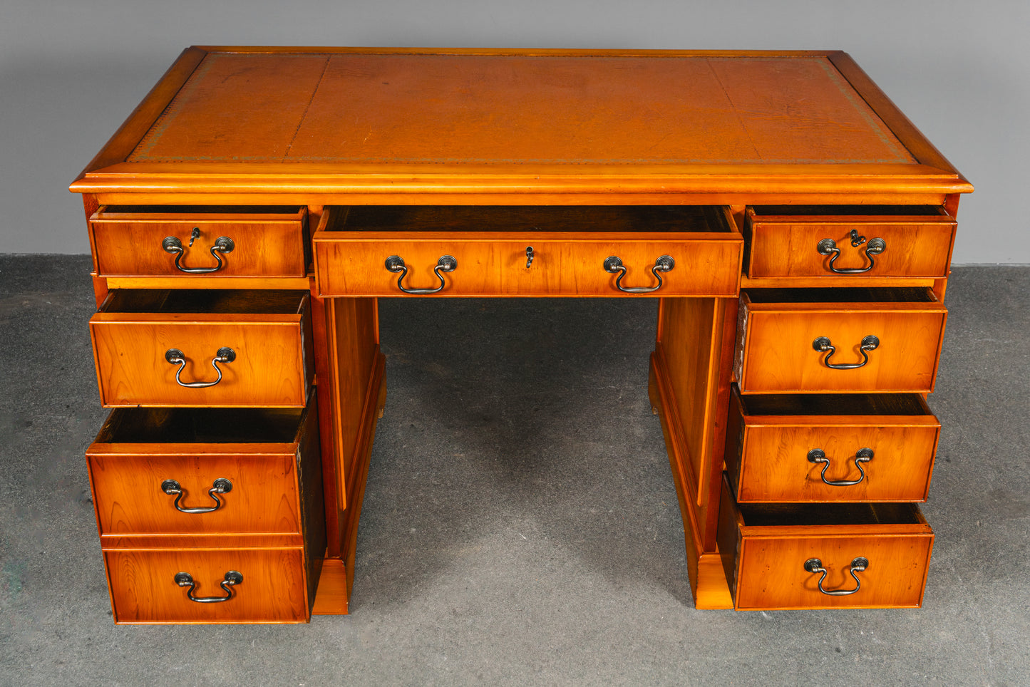 Schreibtisch im Englischen Stil