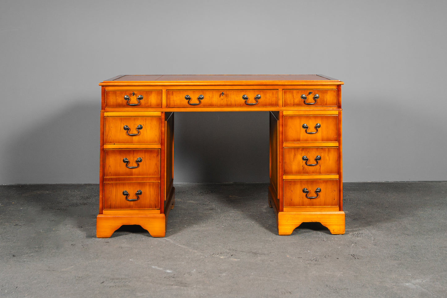 Schreibtisch im Englischen Stil