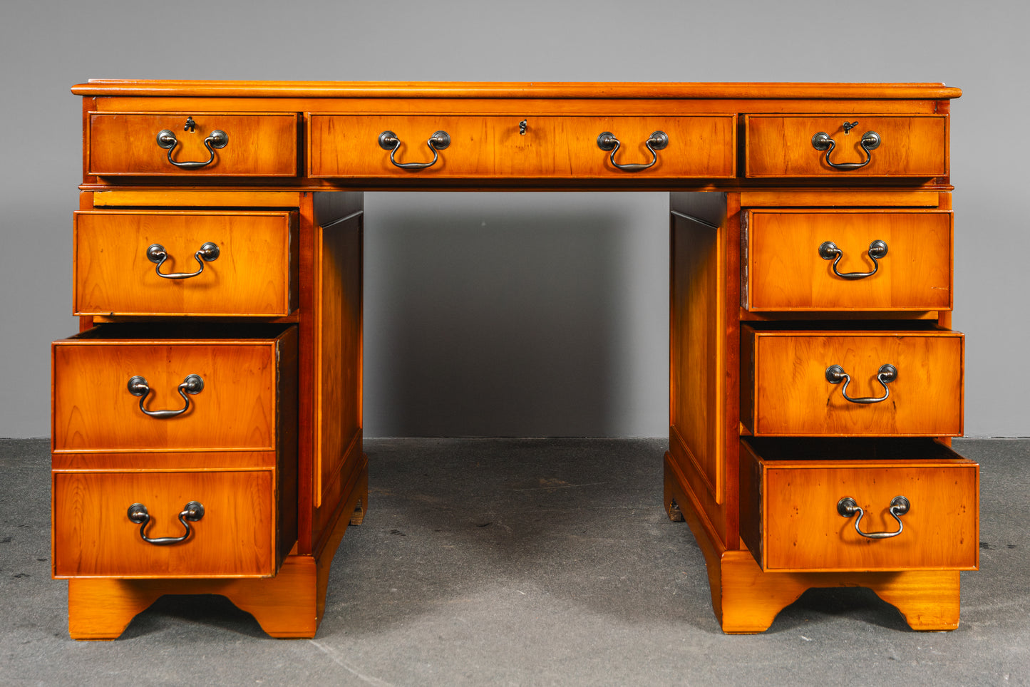 Schreibtisch im Englischen Stil