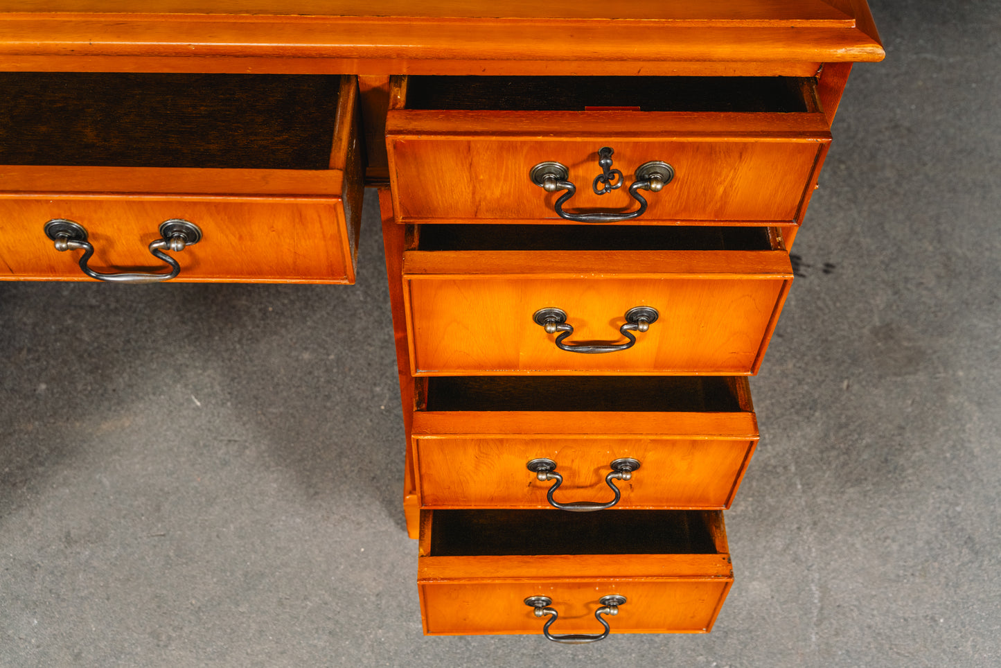 Schreibtisch im Englischen Stil